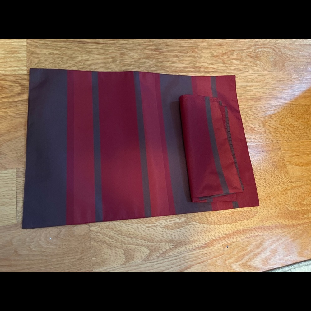 Placemats, napkin and table runner
